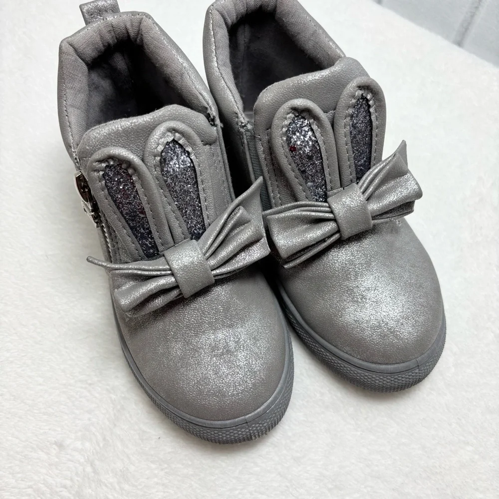 Toddler Gray -Silver Boots with Bow Detail Size 26 / US 9.5‎